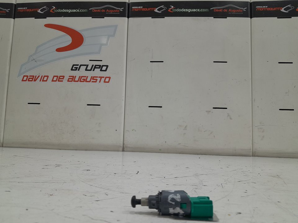 Sensor de freno renault  master bus       0.11 - ... no identificado