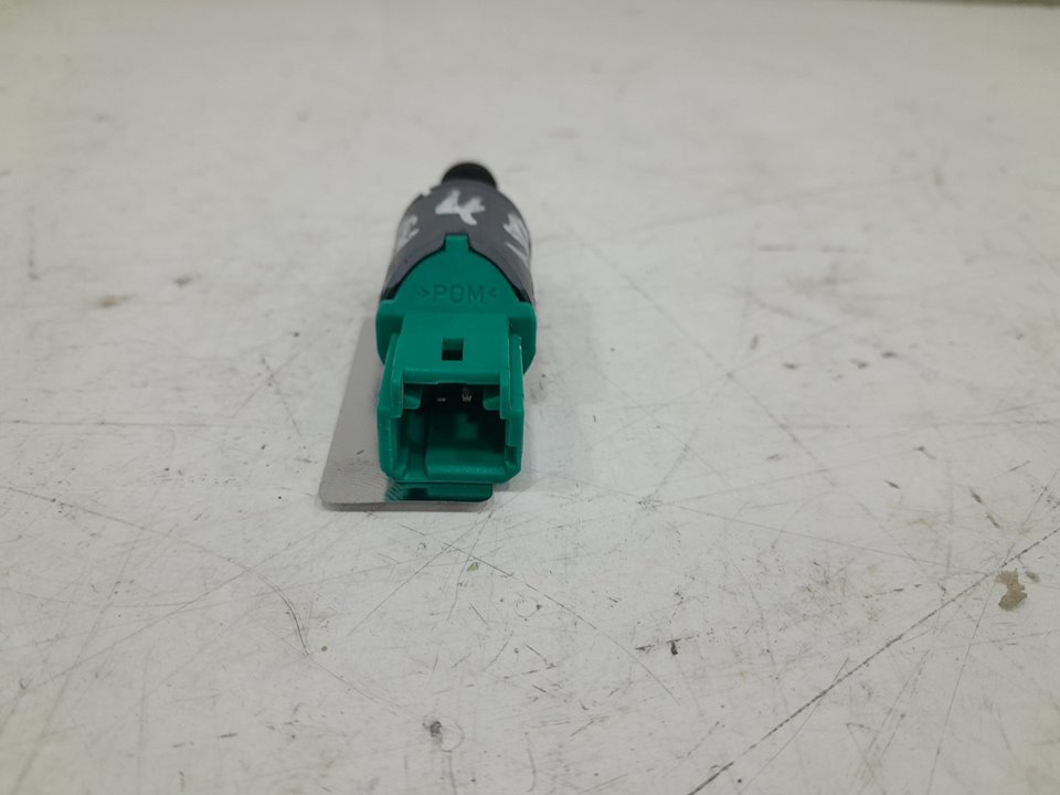 Sensor de freno renault  master bus       0.11 - ... no identificado
