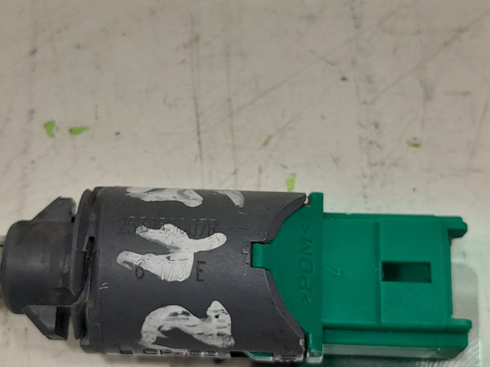 Sensor de freno renault  master bus       0.11 - ... no identificado