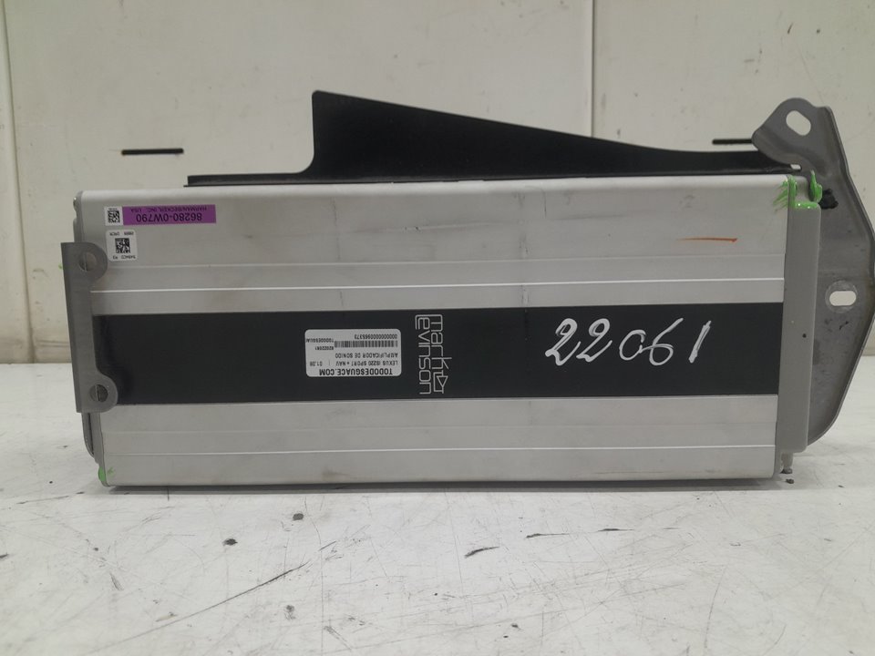 Amplificador de sonido lexus is220 sport+nav      01