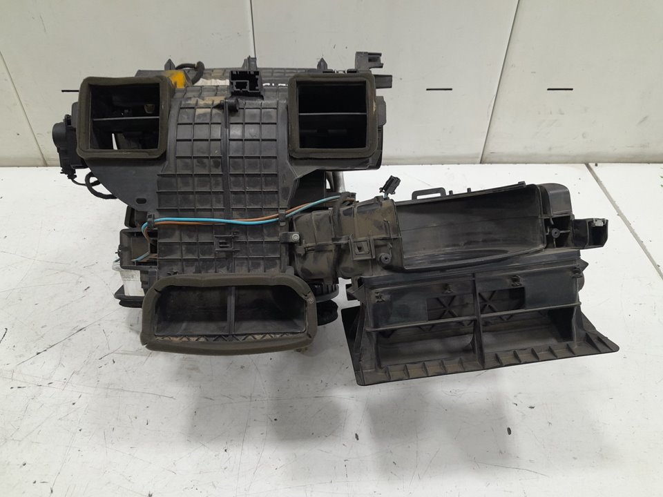 Mueble calefacion renault  master bus       0.11 - ... no identificado