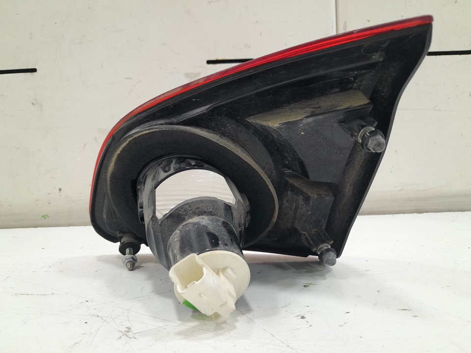 Piloto interior trasero izquierdo nissan qashqai  qashqai +2 i 1.5 dci