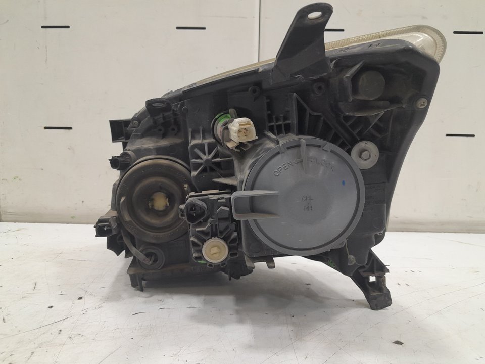 Faro derecho toyota avensis 1.8 (zzt251_)