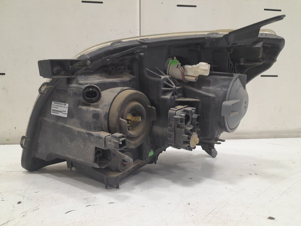 Faro derecho toyota avensis 1.8 (zzt251_)