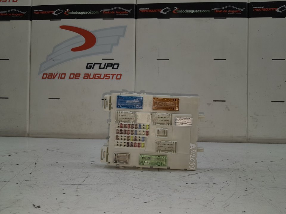 Caja reles / fusibles volvo v40 fastback d3