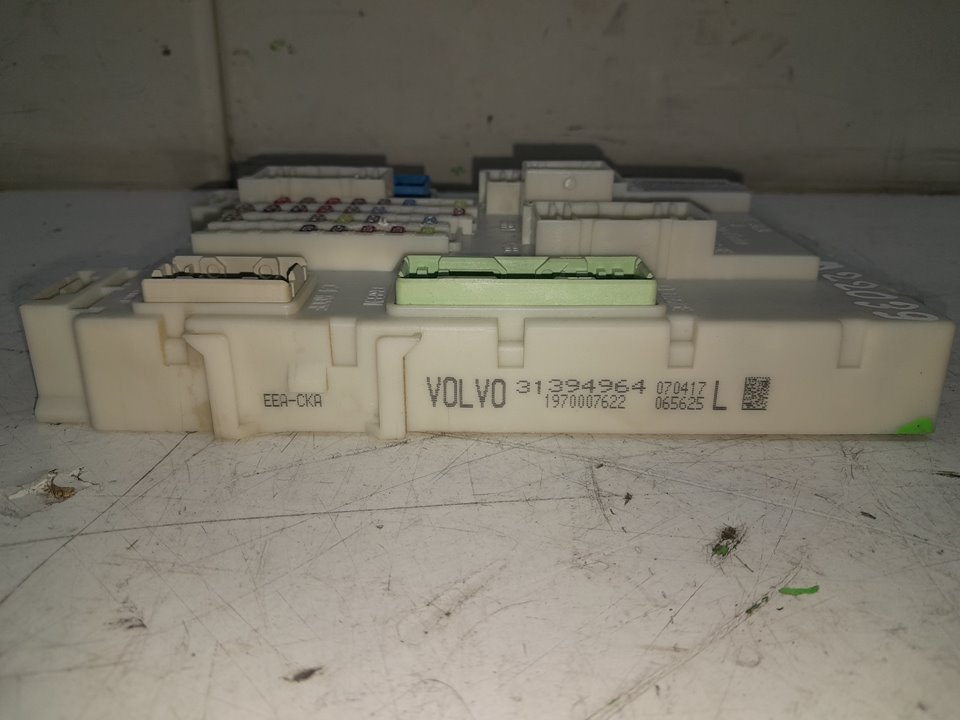 Caja reles / fusibles volvo v40 fastback d3