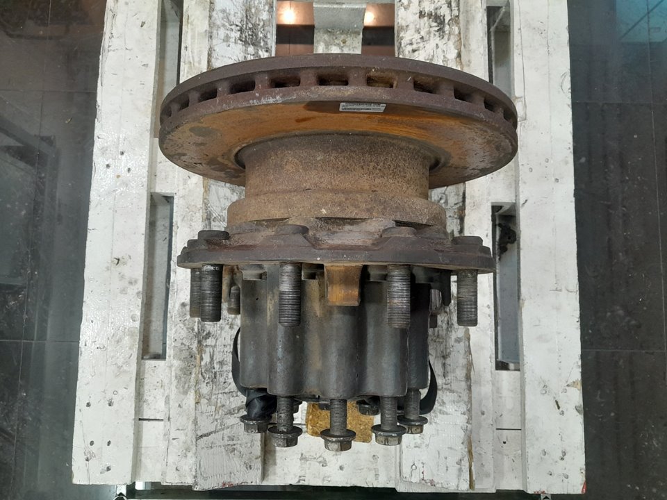 Buje mercedes axor 2ejes 18 ton 20