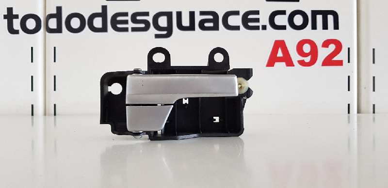  maneta interior delantera derecha   ford focus berlina (cap) ambiente (d) 1.8 tdci turbodiesel cat