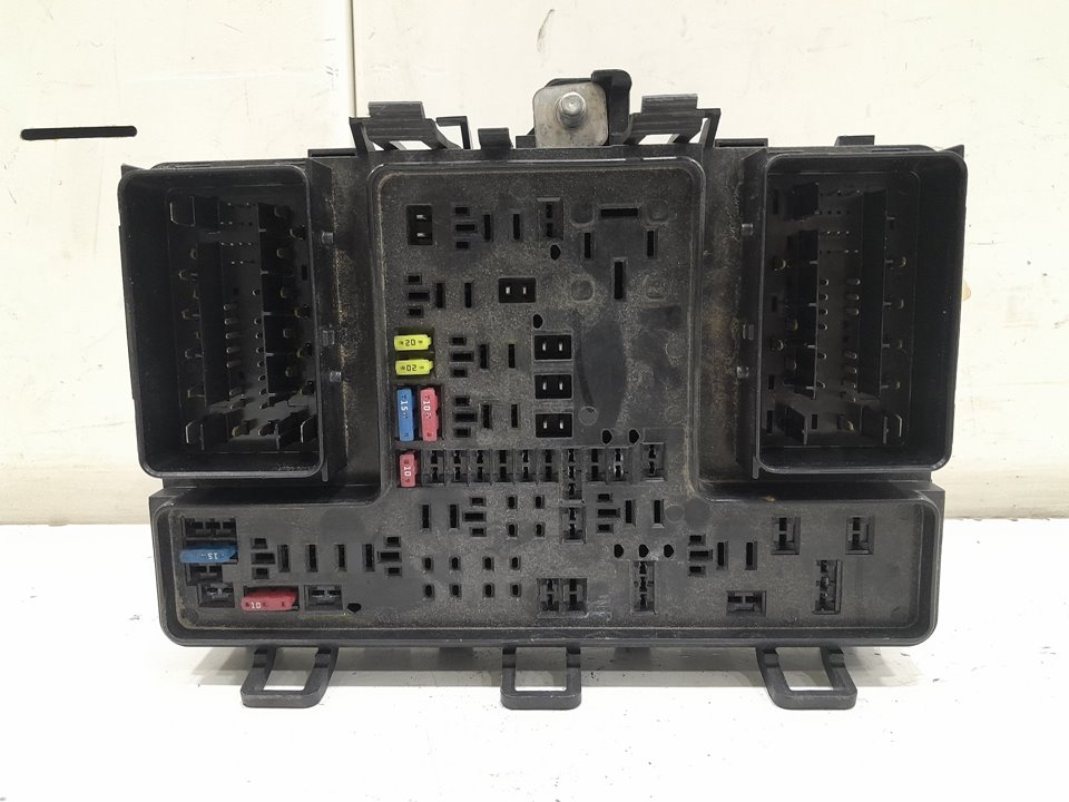 Caja reles / fusibles ford mondeo lim. hybrid stlin