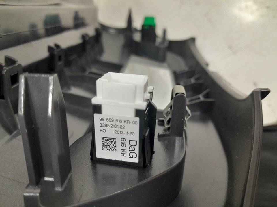 Carcasa central de consola citroen c3 collection      09