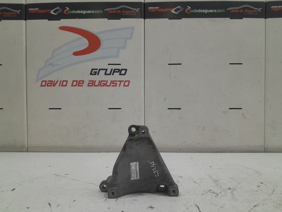 Soporte compresor renault  master bus       0.11 - ... no identificado