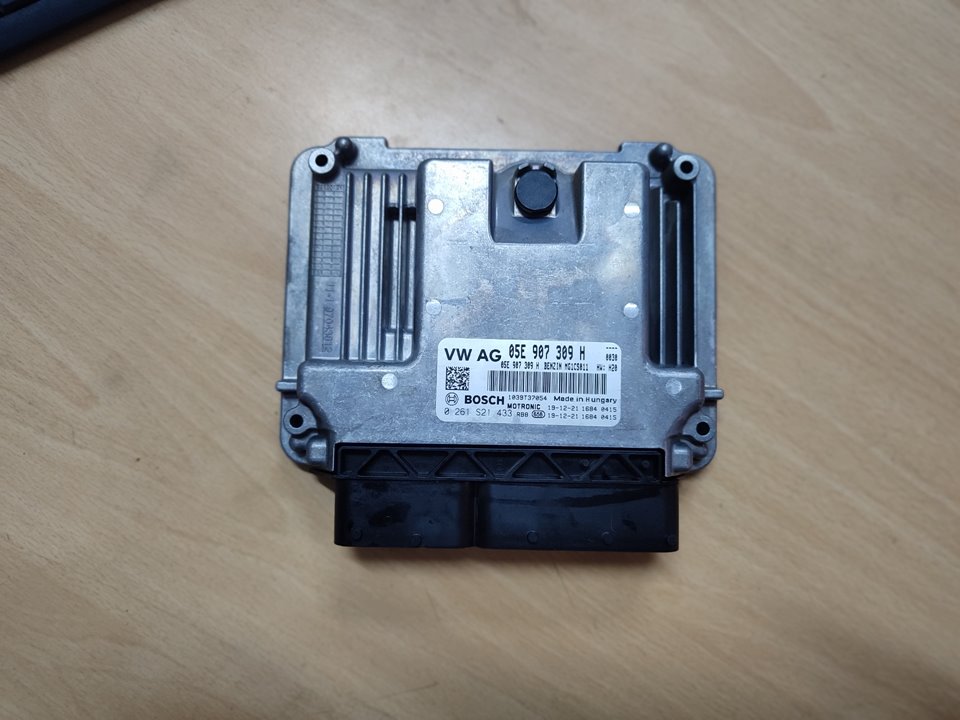 Centralita motor uce volkswagen golf vii 1.5 tsi