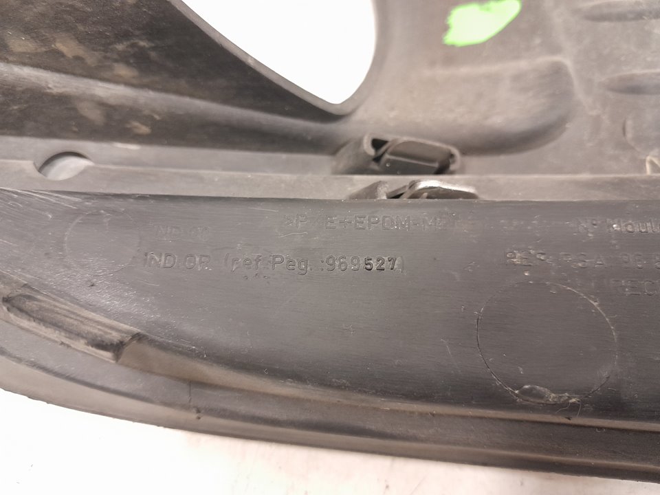 Rejilla antiniebla delantera derecha citroen c4 picasso ii 