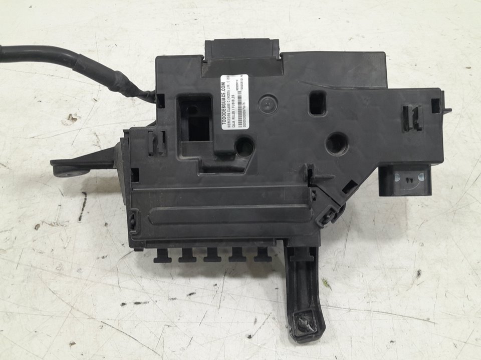 Caja reles / fusibles mercedes-benz clase c c 200 d (205.007)