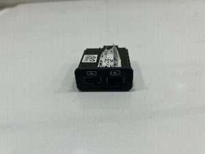 CARGADOR USB CONSOLA CENTRAL IVECO EUROCARGO 2018
