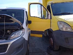 PUERTA DELANTERA DERECHA IVECO DAILY CAJA ABIERTA 2007
