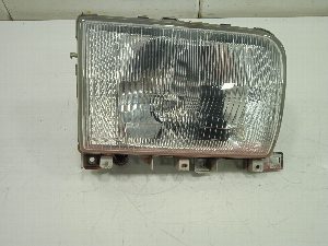 FARO DERECHO NISSAN CABSTAR 2001