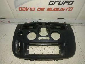 CARCASA CENTRAL DE RADIO Y CLIMA RENAULT SCENIC II 2004