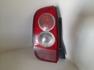 PILOTO TRASERO IZQUIERDO NISSAN MICRA (K12E) 2004