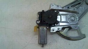 ELEVALUNAS DELANTERO IZQUIERDO TOYOTA