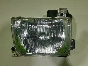 FARO DERECHO NISSAN PICK-UP (D22) 2001