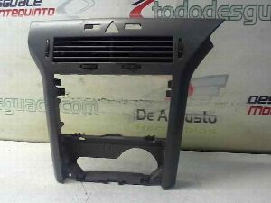 REJILLA AIRE CENTRAL OPEL ASTRA H BERLINA 2005