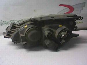 FARO DERECHO TOYOTA AVENSIS BERLINA (T 22) 2001