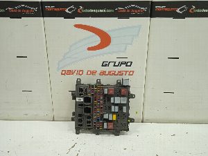 CAJA RELES / FUSIBLES RENAULT PREMIUM DISTRIBUTION
