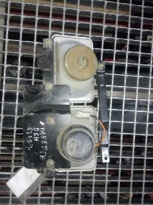 FARO DERECHO NISSAN VANETTE CARGO 1995