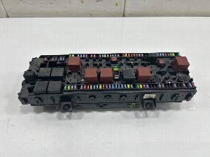 CAJA RELES / FUSIBLES RENAULT T 460 2014