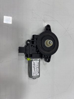 MOTOR ELEVALUNAS DELANTERO DERECHO MAZDA 2 LIM. (DE)