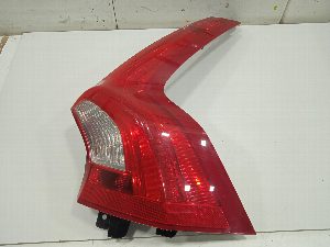PILOTO TRASERO DERECHO VOLVO V60 KOMBI 2016