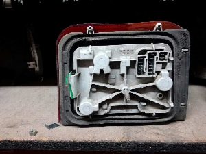 PILOTO TRASERO IZQUIERDO PEUGEOT 205 BERLINA 1989