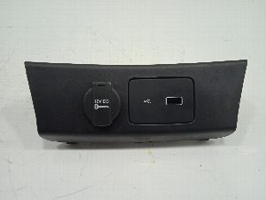 TOMA 12V / 24V FIAT TIPO II (357) BERLINA 2024