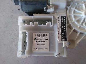MOTOR ELEVALUNAS DELANTERO DERECHO AUDI A3 (8P) 2003