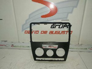 CARCASA CENTRAL DE RADIO Y CLIMA SKODA