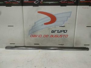 EMBELLECEDOR PUERTA DELANTERA DERECHA MERCEDES-BENZ