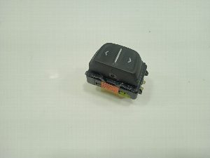 MANDO ELEVALUNAS DELANTERO DERECHO DACIA SANDERO 2013