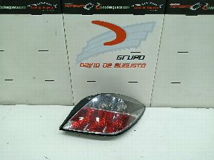 PILOTO TRASERO DERECHO OPEL ASTRA H BERLINA 2004