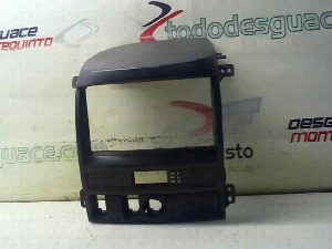 CARCASA CENTRAL DE RADIO Y CLIMA KIA SORENTO 2005