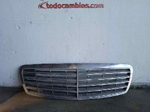 CALANDRA DELANTERA DE RADIADOR MERCEDES-BENZ