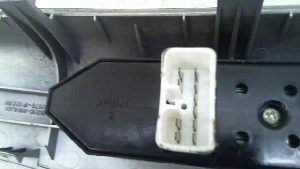 MANDO ELEVALUNAS DELANTERO DERECHO KIA SPORTAGE 2007