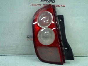 PILOTO TRASERO IZQUIERDO NISSAN MICRA (K12E) 2004