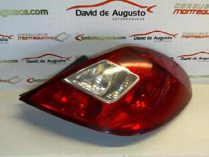 PILOTO TRASERO DERECHO OPEL CORSA D 2015