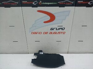 GUARNECIDO IZQUIERDO GUANTERA CENTRAL TOYOTA