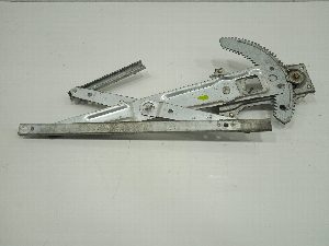 ELEVALUNAS DELANTERO DERECHO NISSAN CABSTAR 2001