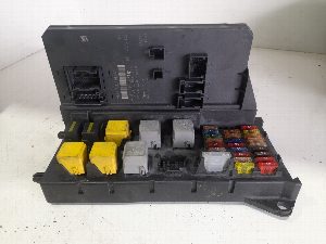CAJA RELES / FUSIBLES MERCEDES-BENZ