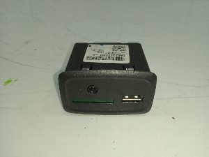 PUERTO USB AUXILIAR RENAULT ZOE 2015