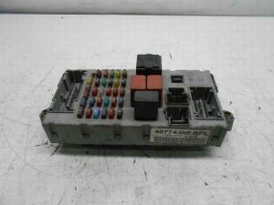 CAJA RELES / FUSIBLES FIAT PUNTO BERLINA (188) 1985