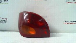 PILOTO TRASERO IZQUIERDO FORD FIESTA BERLINA (DX) 2001